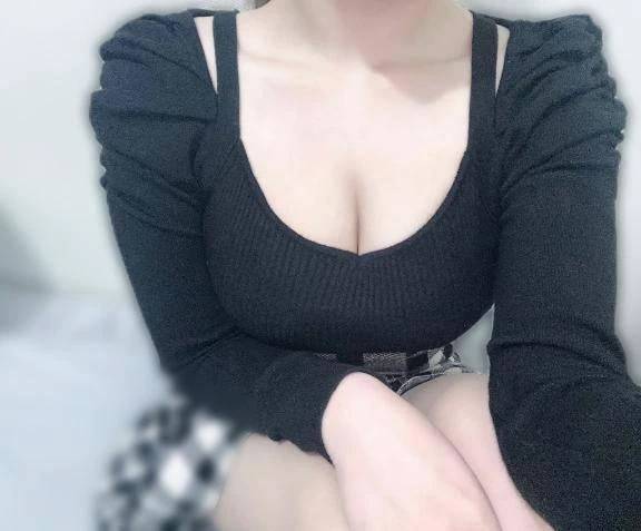 そっと近づく影に惹かれる