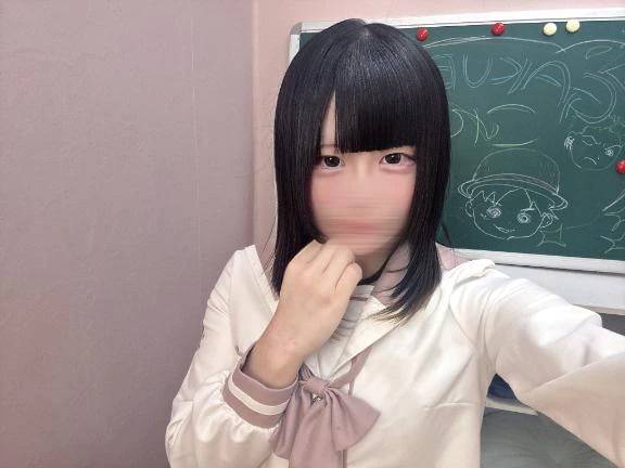 はじめまして𖤐 ̖́-