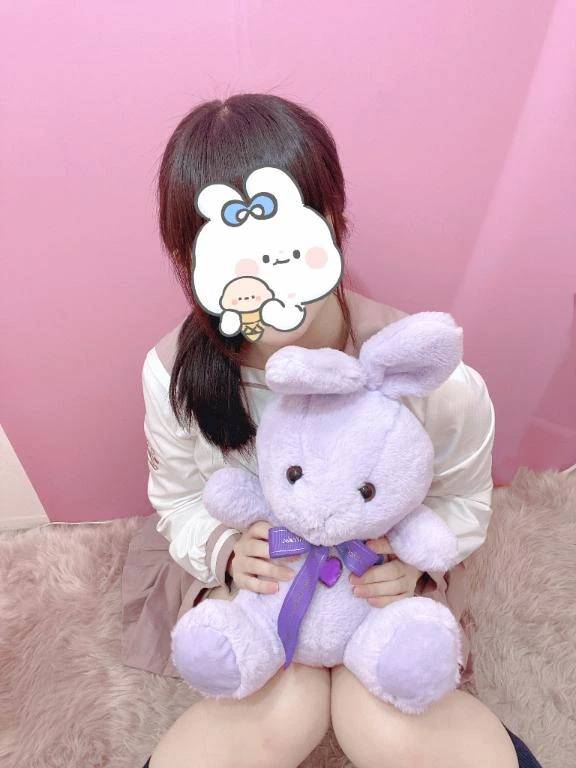 明日一緒に遊ぶ？♡