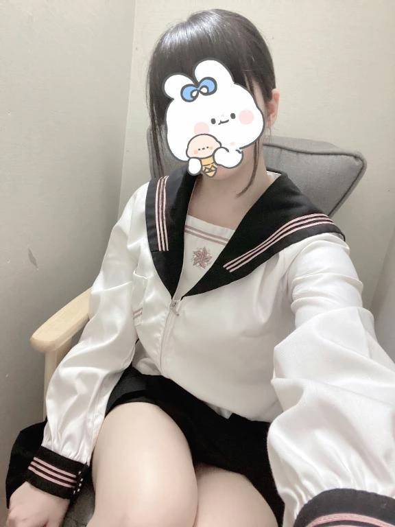 明日一緒に遊ぶ？♡