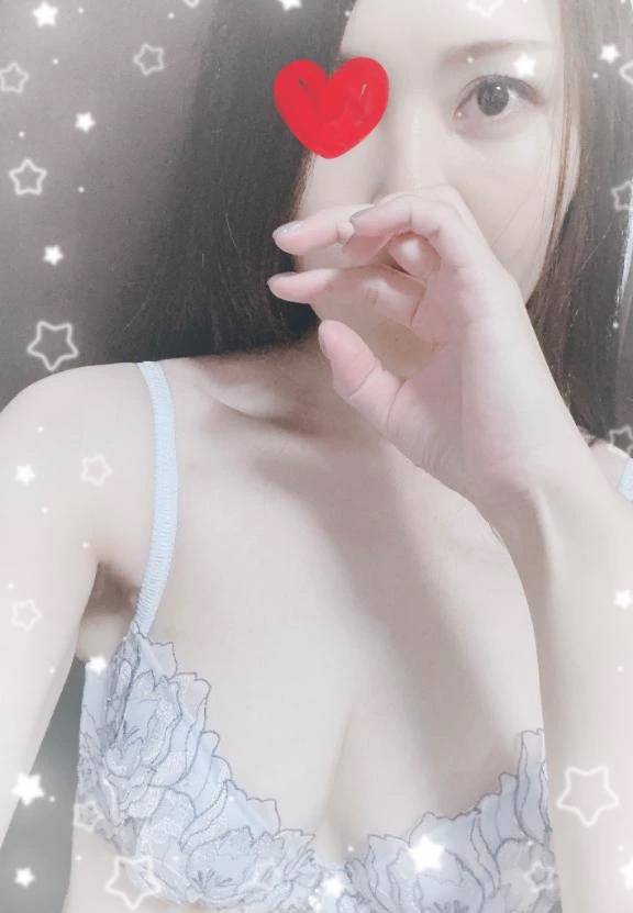 明日の19:30〜23:30に出勤します🐾