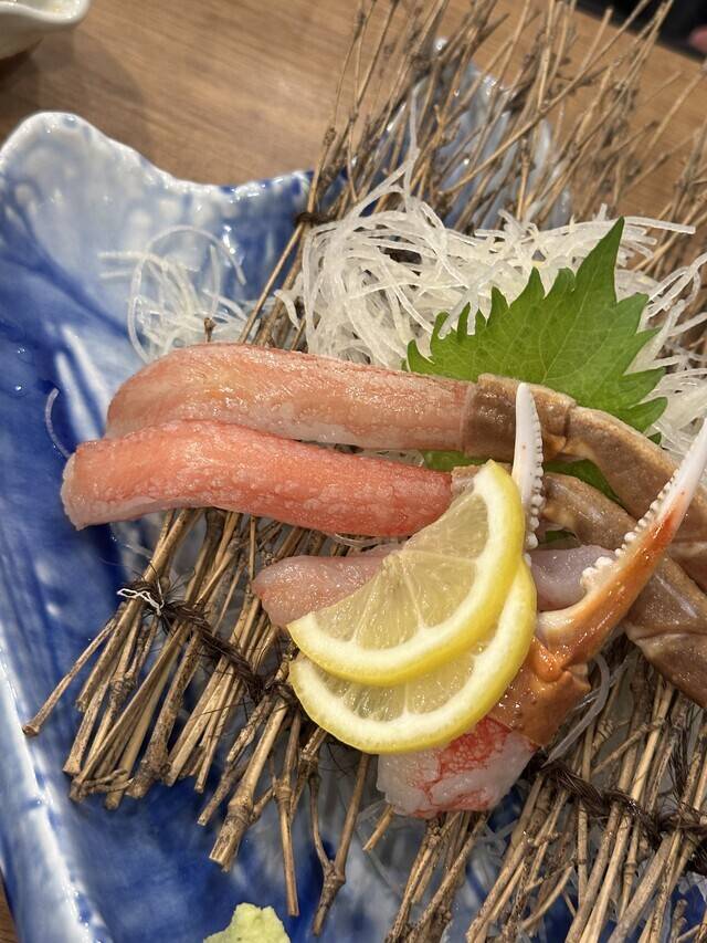 昨日磯丸水産で初めてカニ食べました🦀