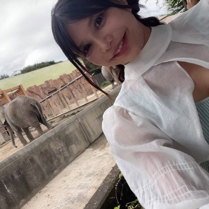 金曜日❣️今日出勤ですっ❣️ お部屋が埋まっちゃう前に早く声掛けてぇ😭 お店に電話してぇ😭