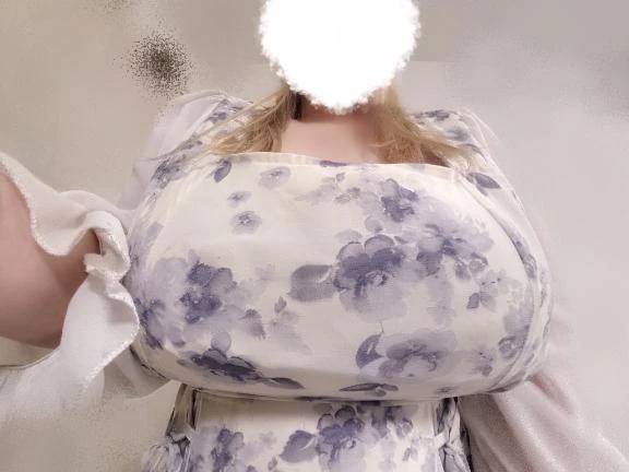 おっぱい100点満点で何点かな💕