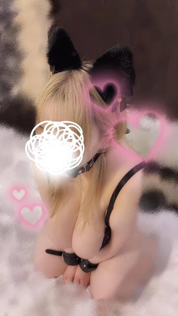 ブラからいっぱいはみ出てるからみて♥️
