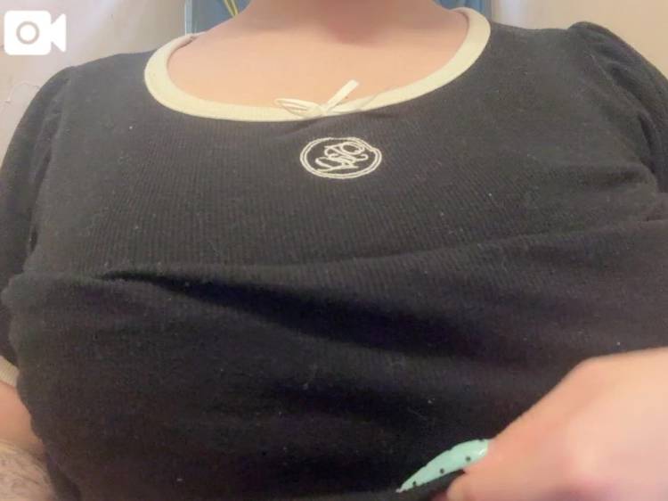 おっぱい退勤(⊃ᴖ⩊ᴖ)⊃