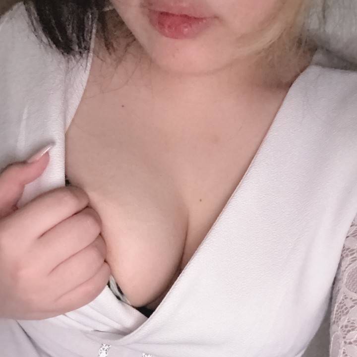 こんにちはあまねです🤍 きょうは9時〜17時までいます！ いっぱいちゅーしよう！