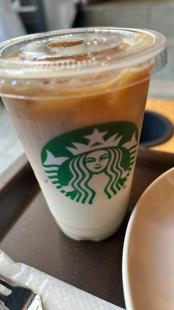 嫌なことがあったので好きなドリンク飲んで癒す?