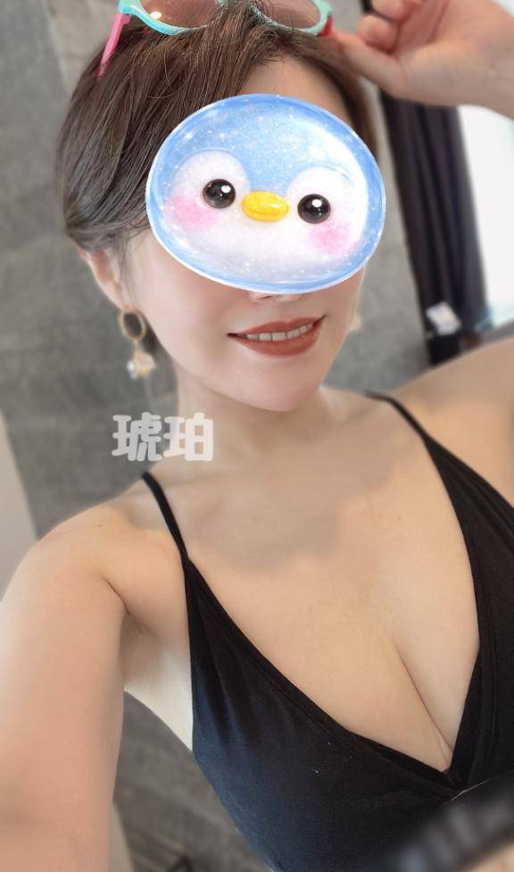 黒ビキニ？