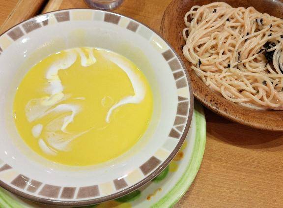 今日も一日頑張りました！間食中( 〃▽〃)