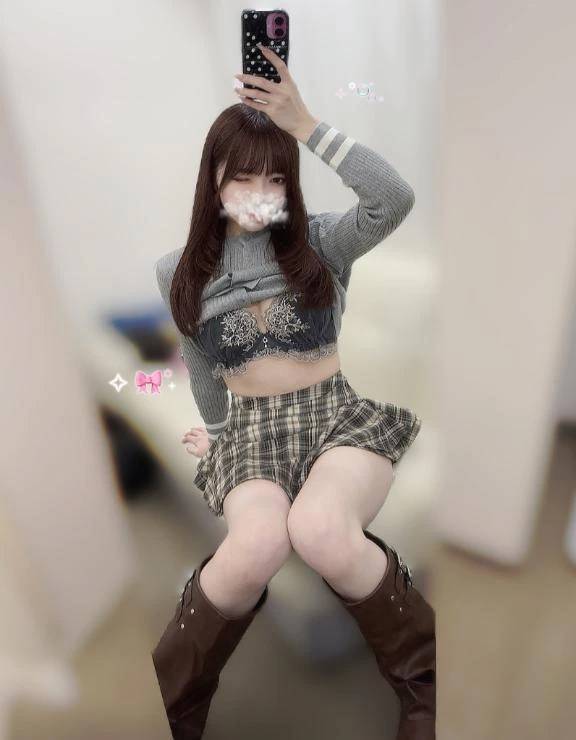 私服からチラ見せ🤍
