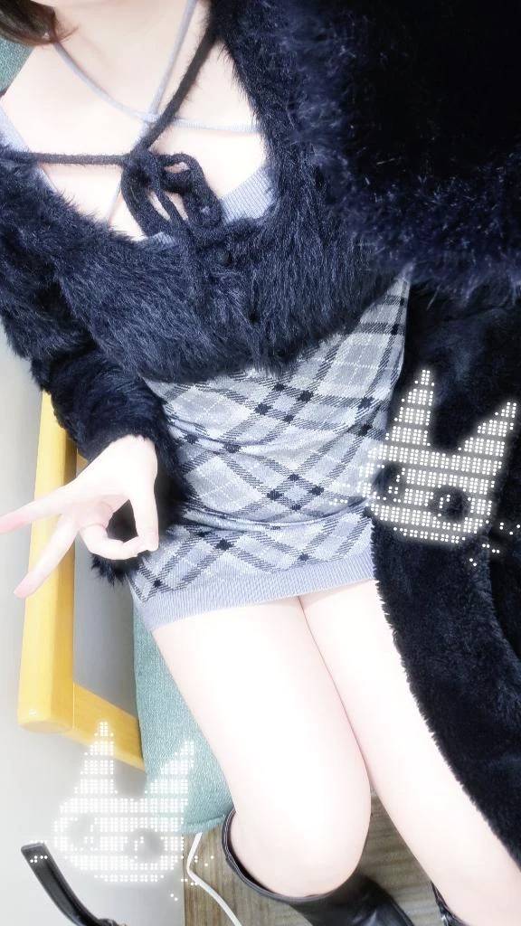 いるよ~🙋🏻‍♀️  ̖́-