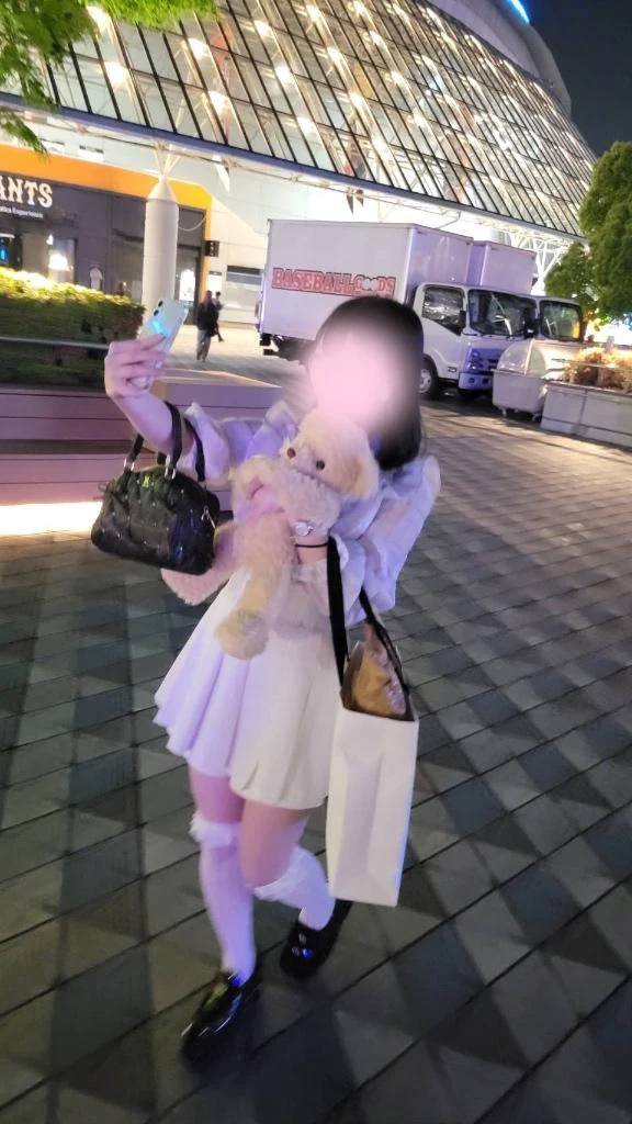 明日は出勤😻