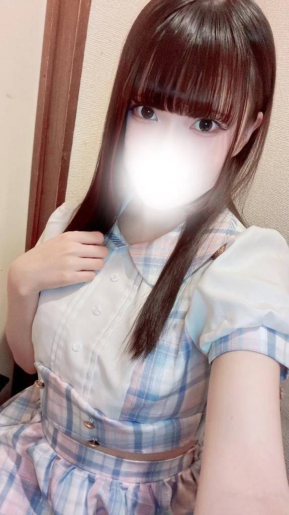 |ω•˘ )ちらりっ