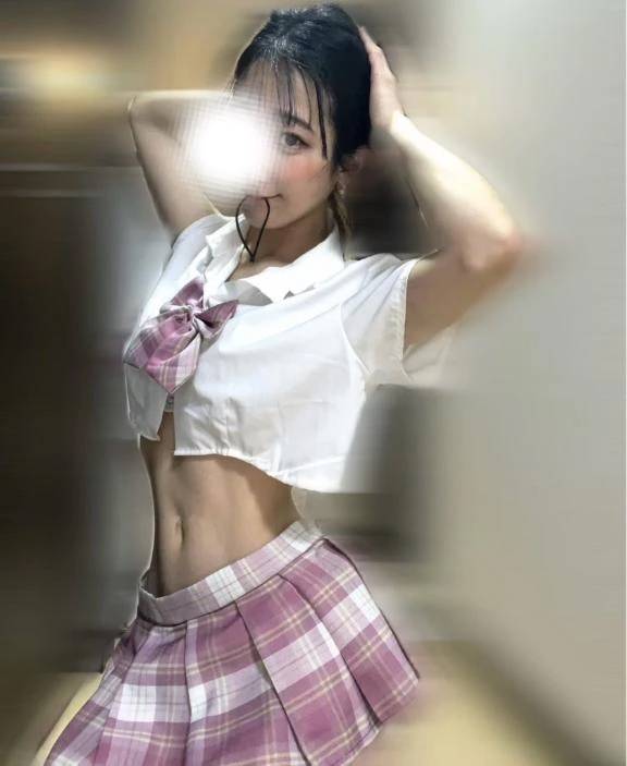 制服とか着てみたら、、、、