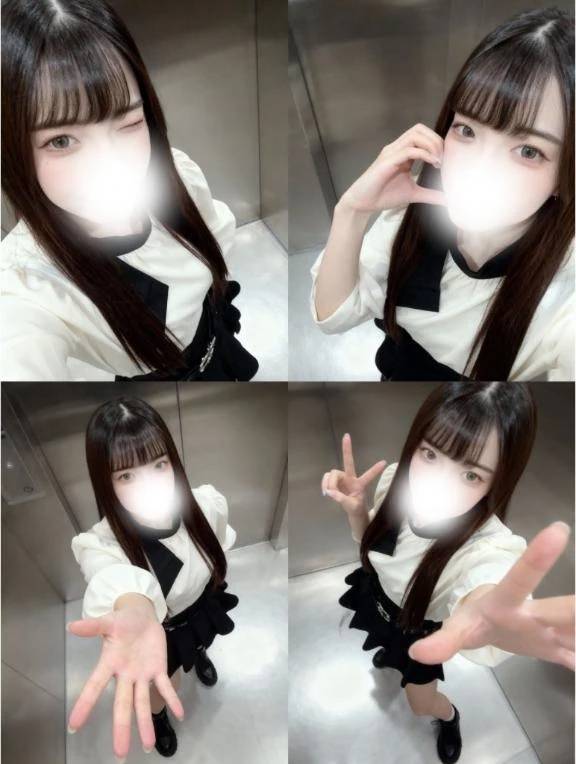 エレベーターの中で...🖤