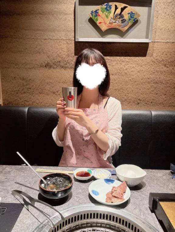 コップの中身はオレンジジュース🍊