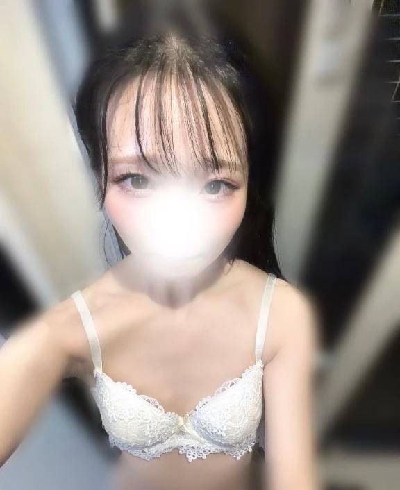 シャワーヘッドに映る…🚿🫧