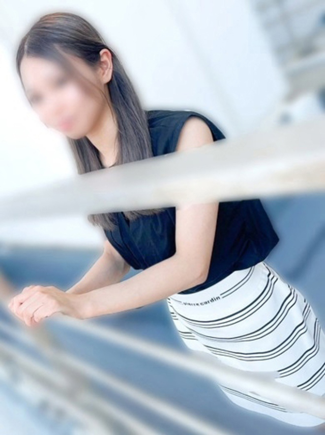 ゆり(チェックイン素人専門大人女子)