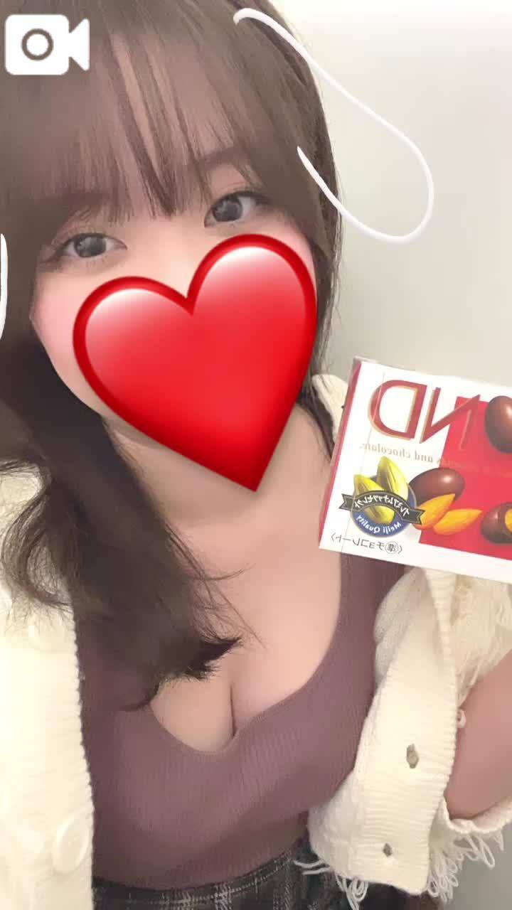 今日出勤してますっ🫶🏻💗 ̖́-‬