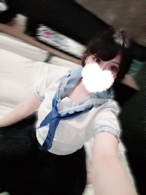 初セーラー服❣️