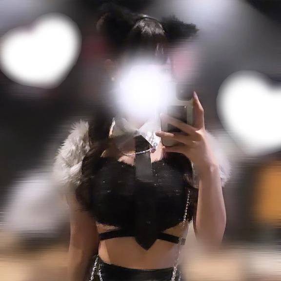 👩🏻‍🏭💞🎀