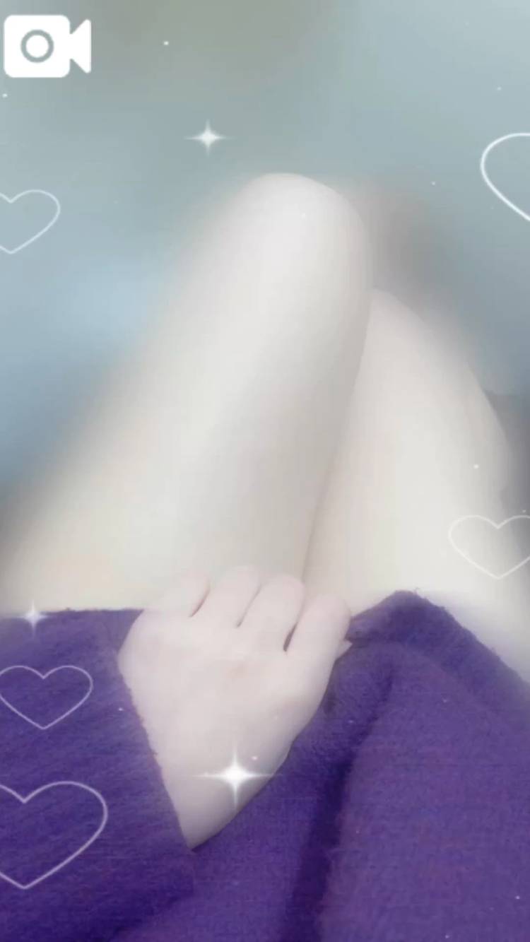 太ももアピール💜