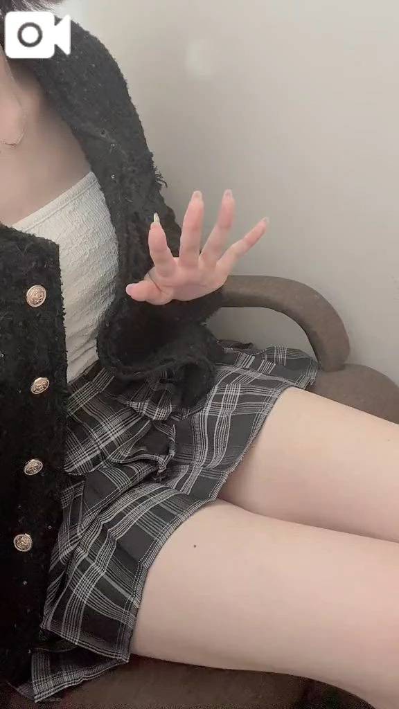 |´-`)ﾁﾗｯ