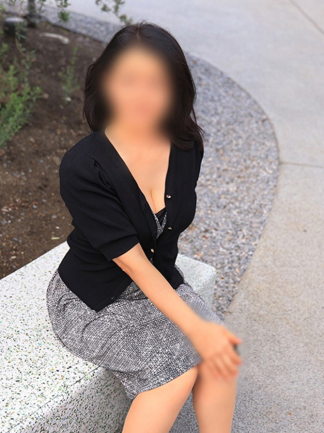 和鈴（即アポ!!人妻サークル）