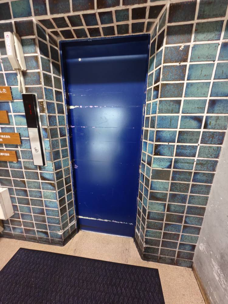 古いエレベーターに乗っただけの話し