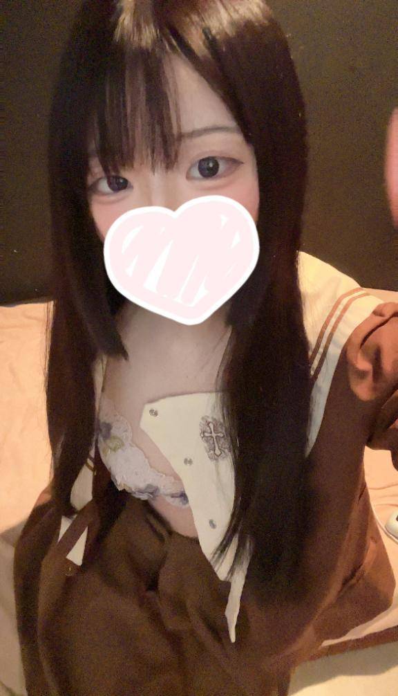 目の前で