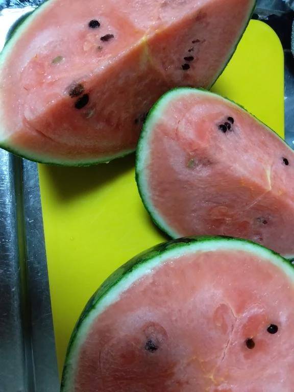夏はスイカ