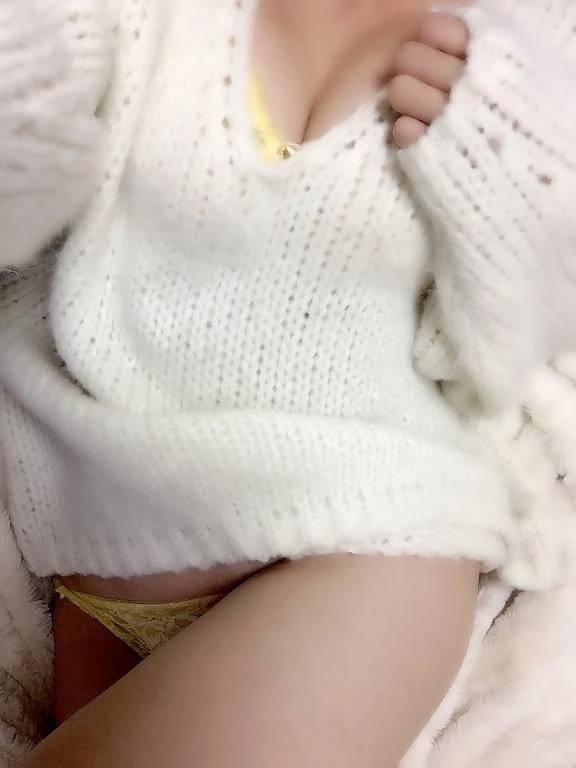 ⋯チラッ♪⋯