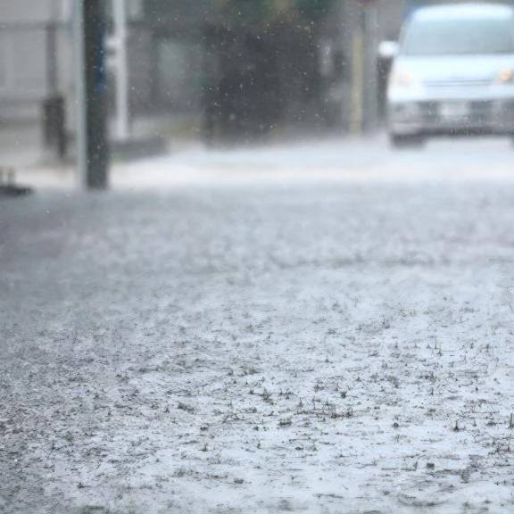 すごい雨の音