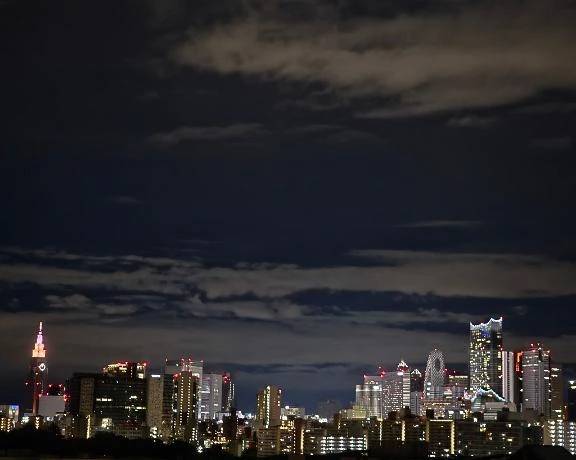 空が見える🌃