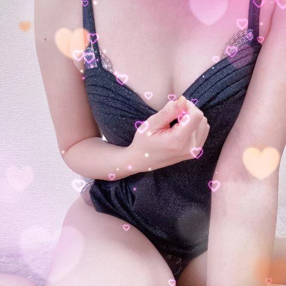 おっ◯いチラリ😘