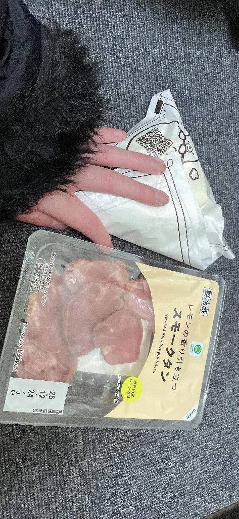 帰り道、肉まんとｽﾓｰｸﾀﾝ買って帰り、MAP見たら実は方向音痴発揮道通り道だったみたいで😵‍💫走って帰り🏃‍♀️💨