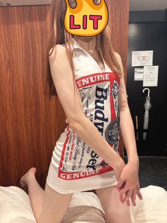 ポーズむじぃ。。手後ろやね