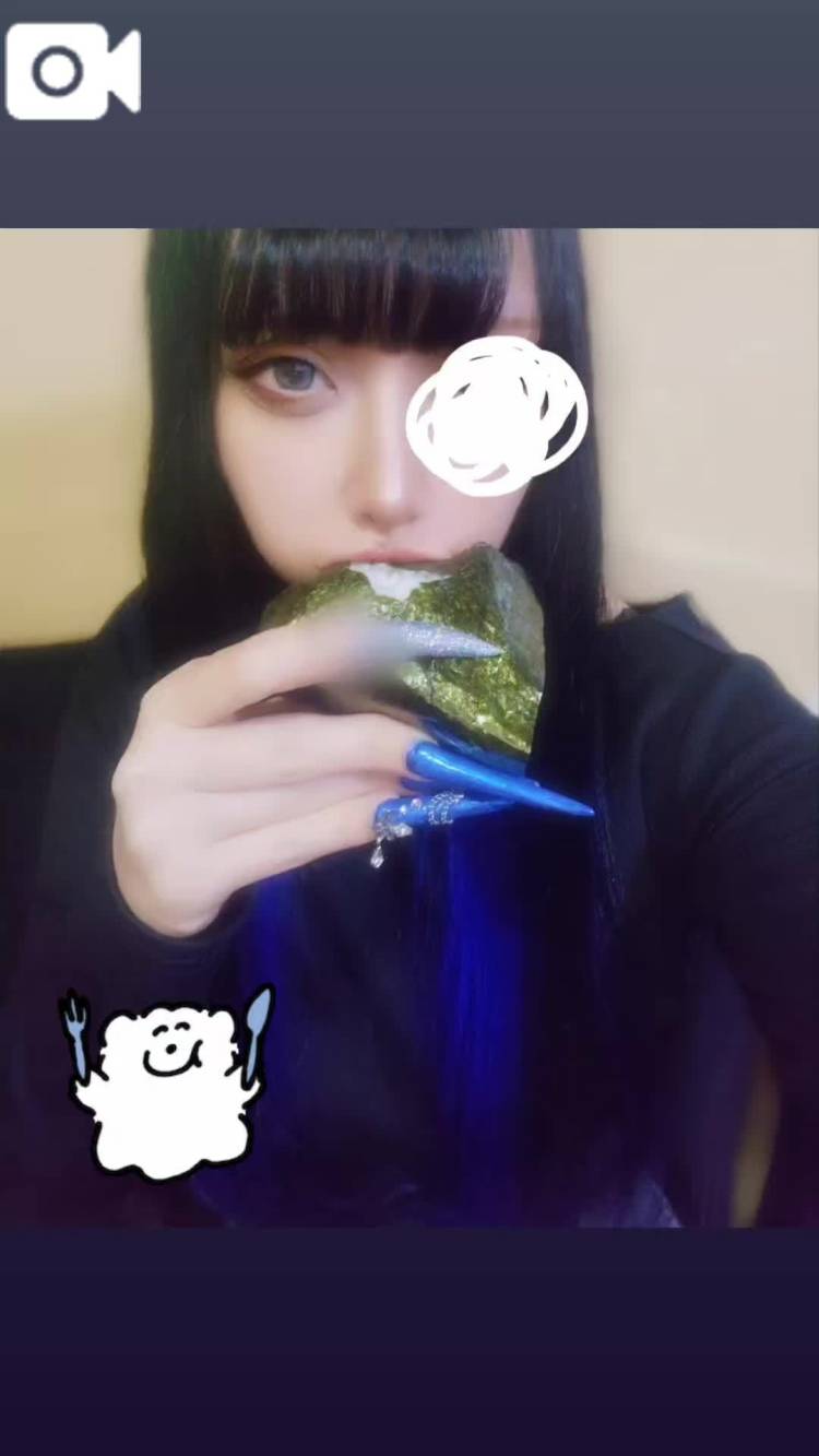 もぐもぐ🍙💕
