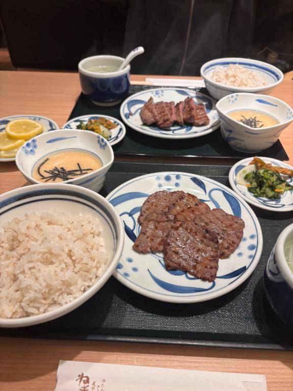 スマホいじり始めた