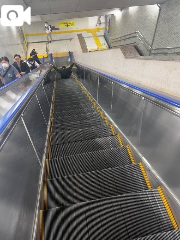 お礼は言えないわ