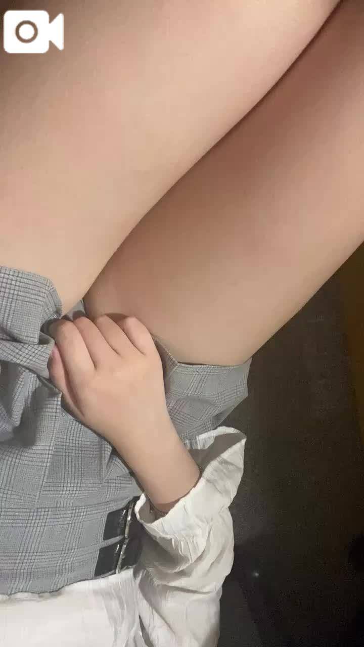 チラッ🫣