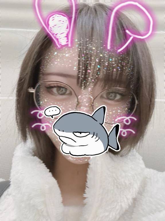 メガネ👓髪伸びたな 久々出勤です
