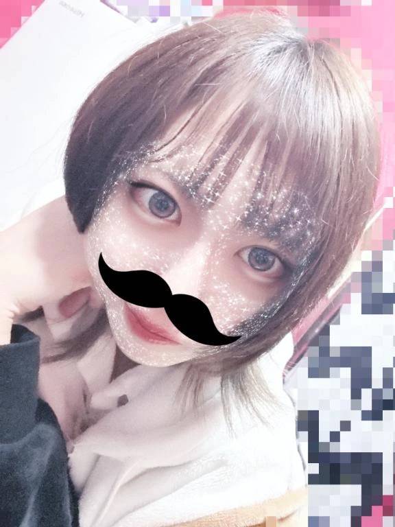 今日いつもと違うカラコン！！！