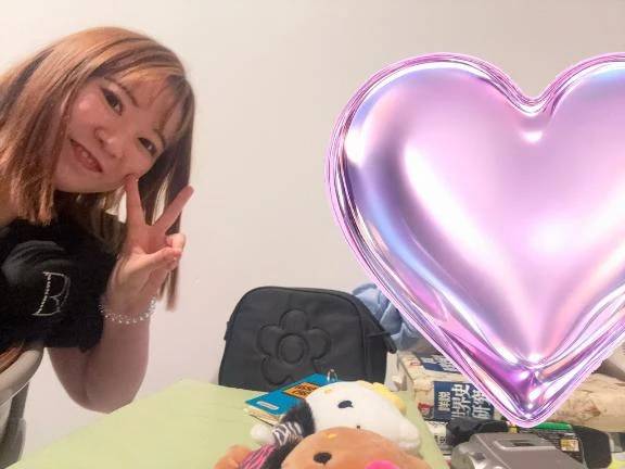 「8時から出勤しました♡今日は会えるかな？🥰」