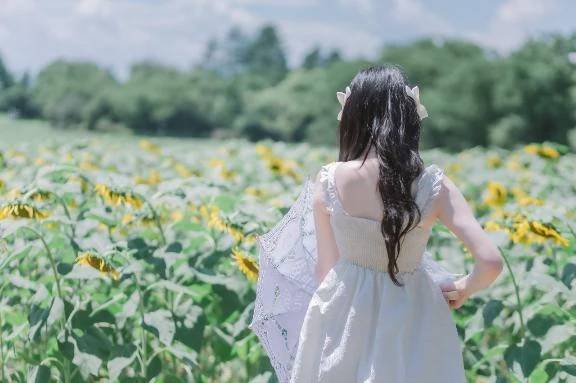 🌻白い肌とひまわり🌻
