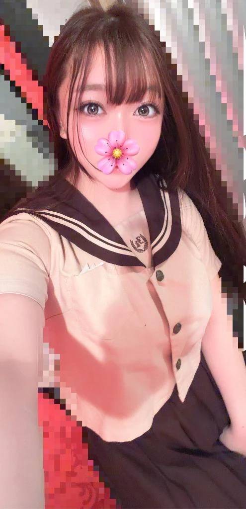ベッドの上は大荒れです