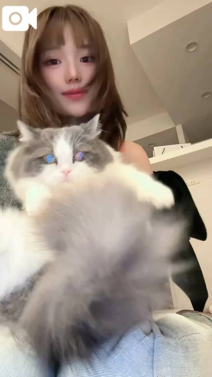 パンツ丸見えだった