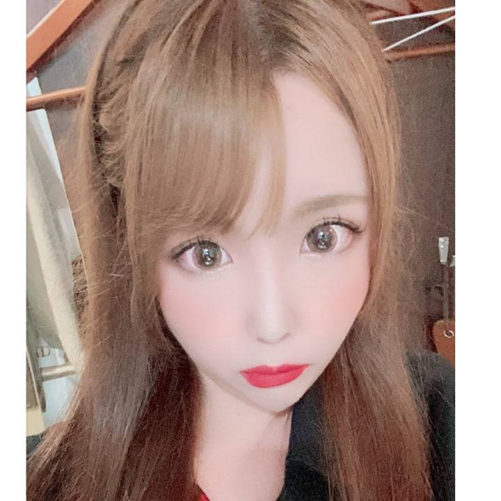 前職、AV女優。