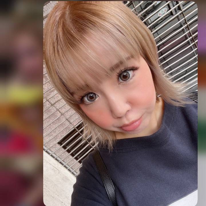 前職、AV女優。